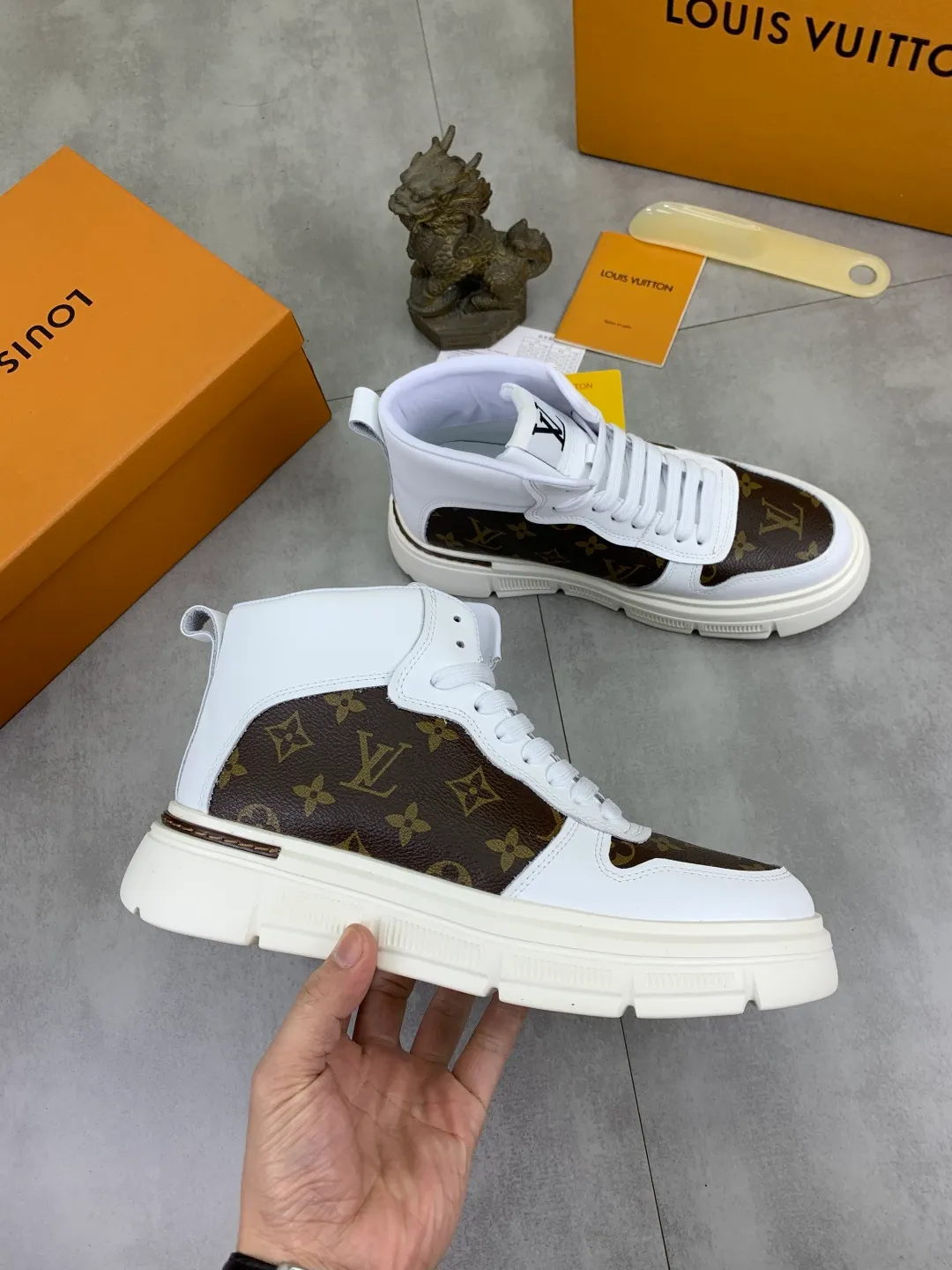 Men's shoes💰P420 💰[New model] (LV) The latest model from the official website🎁🎁Casual and fashionable men's shoes👟, hot style💥The version is simple and elegant, exclusive for trendy men. Unique official website latest brand elements 👑Gucci original decoration, fashionable and generous, the fabric is original frosted calfskin ✅Fully imported first-layer pigskin lining, the official website specifies wear-resistant, lightweight original rubber casual outsole, the classic model is taken in kind🎬38-44 2️⃣ colors available